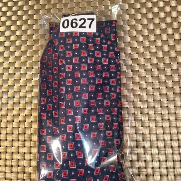 Daniel Cremieux Hand Tailored Silk Geometric Medallion Tie (0627) - Picture 4 of 4